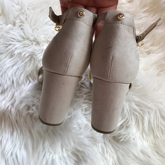 3/$30 GUESS | block heel nude sandals size 8 - Picture 4 of 6